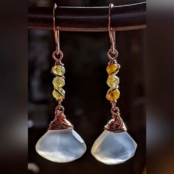 Free-spirited Earrings Dangle Drop Faceted Green Garnet And Milky Chalcedony - Picture 2 of 11